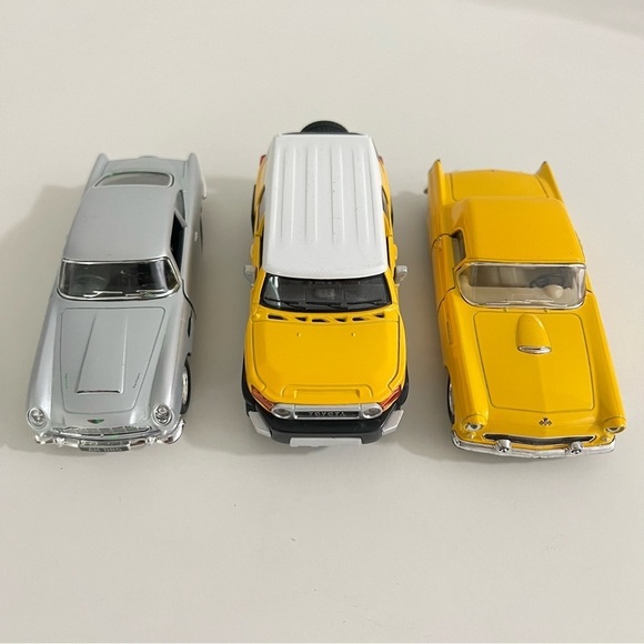 Lot Of 3 1:36 Scale 5" Die-cast Cars by Kinsmart - Picture 1 of 7